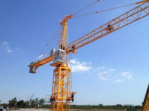 高空巨臂 塔吊在建筑施工中的核心角色